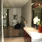 Couette-café Cocon De Verdure Avec Piscine&lit King Size 2mx2m Proche Agen Nérac Villeneuve 4*