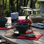 Couette-café Cocon De Verdure Avec Piscine&lit King Size 2mx2m Proche Agen Nérac Villeneuve