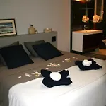 Couette-café Cocon De Verdure Avec Piscine&lit King Size 2mx2m Proche Agen Nérac Villeneuve Lusignan-Petit