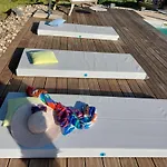 Couette-café Cocon De Verdure Avec Piscine&lit King Size 2mx2m Proche Agen Nérac Villeneuve 4*