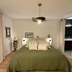 Couette-café Cocon De Verdure Avec Piscine&lit King Size 2mx2m Proche Agen Nérac Villeneuve