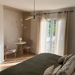 Couette-café Cocon De Verdure Avec Piscine&lit King Size 2mx2m Proche Agen Nérac Villeneuve Lusignan-Petit