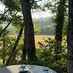 Couette-café Cocon De Verdure Avec Piscine&lit King Size 2mx2m Proche Agen Nérac Villeneuve