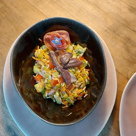 Cocon De Verdure Avec Piscine Lit King-size 2m Bed and Breakfast 4*