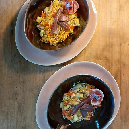 Cocon De Verdure Avec Piscine Lit King-size 2m 4*