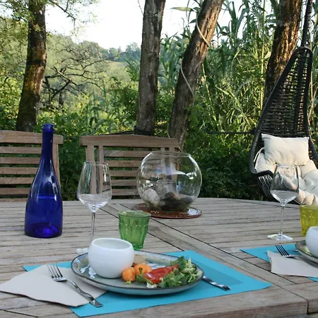 Cocon De Verdure Avec Piscine Lit King-size 2m 4*