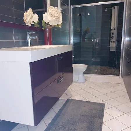 Cocon De Verdure Avec Piscine Lit King-size 2m Bed and Breakfast