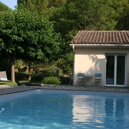 Cocon De Verdure Avec Piscine Lit King-size 2m 4* Lusignan-Petit