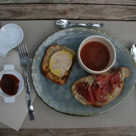 Cocon De Verdure Avec Piscine Lit King-size 2m 4*