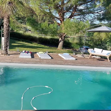 Cocon De Verdure Avec Piscine Lit King-size 2m Bed and Breakfast Lusignan-Petit