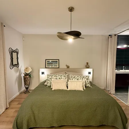 Bed & Breakfast Cocon De Verdure Avec Piscine Lit King-size 2m