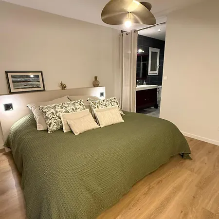 Cocon De Verdure Avec Piscine Lit King-size 2m Bed & Breakfast 4*