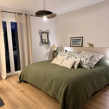 Cocon De Verdure Avec Piscine Lit King-size 2m