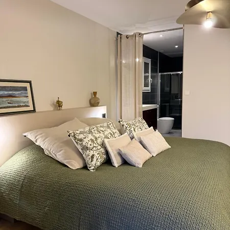 Cocon De Verdure Avec Piscine Lit King-size 2m Bed & Breakfast 4*