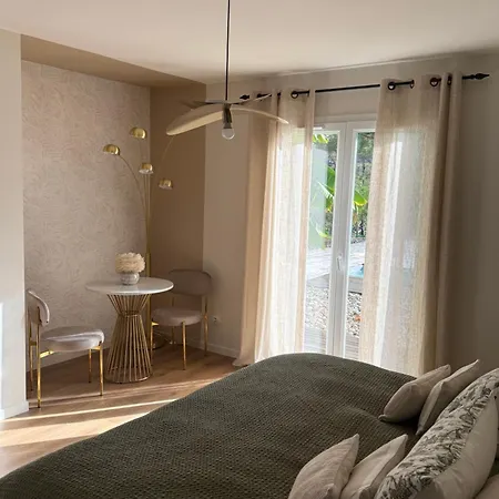 Bed & Breakfast Cocon De Verdure Avec Piscine Lit King-size 2m Lusignan-Petit