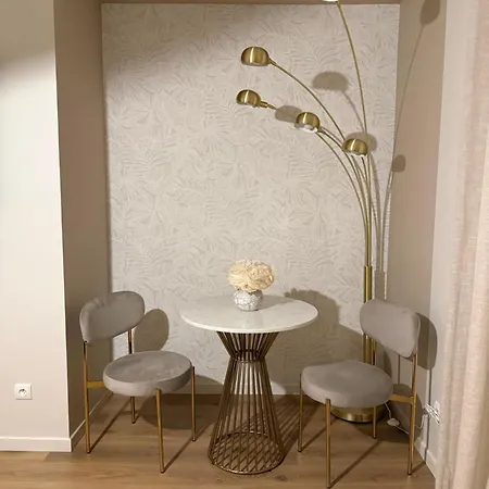 Cocon De Verdure Avec Piscine Lit King-size 2m 4*