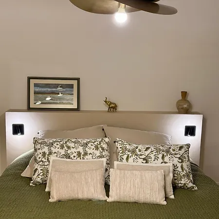 Cocon De Verdure Avec Piscine Lit King-size 2m Bed & Breakfast 4*