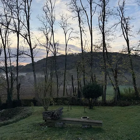 Cocon De Verdure Avec Piscine Lit King-size 2m Bed & Breakfast Lusignan-Petit