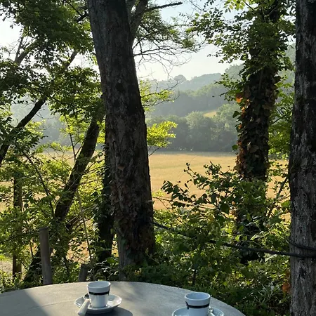 Bed & Breakfast Cocon De Verdure Avec Piscine Lit King-size 2m