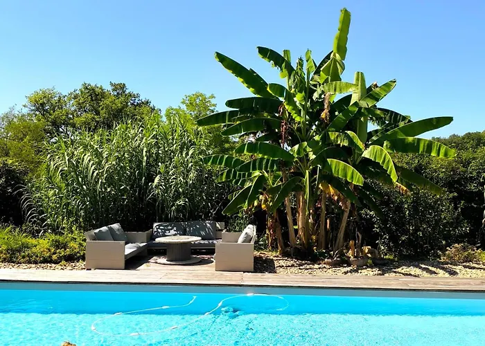 Cocon De Verdure Avec Piscine Lit King-size 2m 住宿加早餐酒店 4*