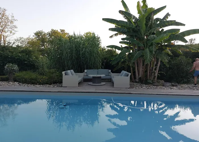 住宿加早餐酒店 Cocon De Verdure Avec Piscine Lit King-size 2m Lusignan-Petit