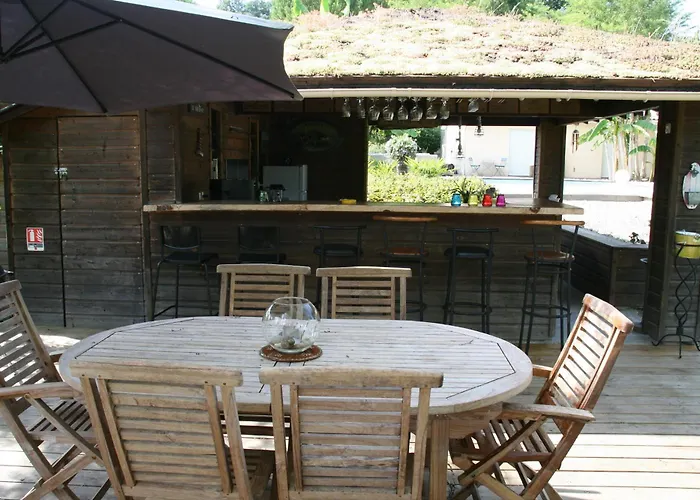 Cocon De Verdure Avec Piscine Lit King-size 2m 住宿加早餐酒店