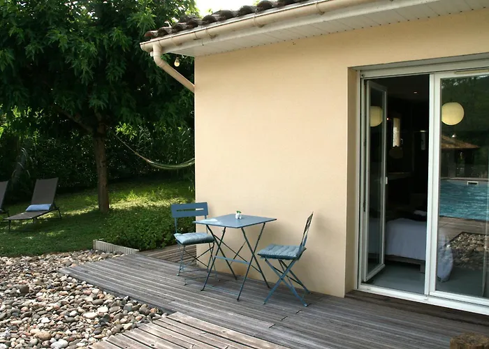 Cocon De Verdure Avec Piscine Lit King-size 2m 住宿加早餐酒店 Lusignan-Petit