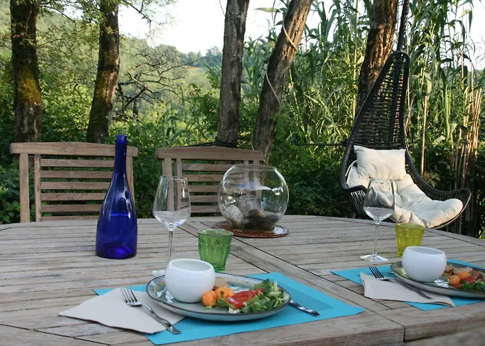 Cocon De Verdure Avec Piscine Lit King-size 2m 4*