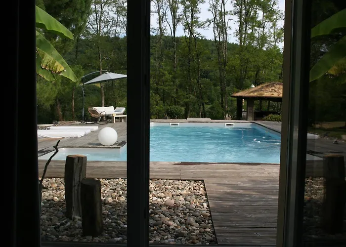 Cocon De Verdure Avec Piscine Lit King-size 2m