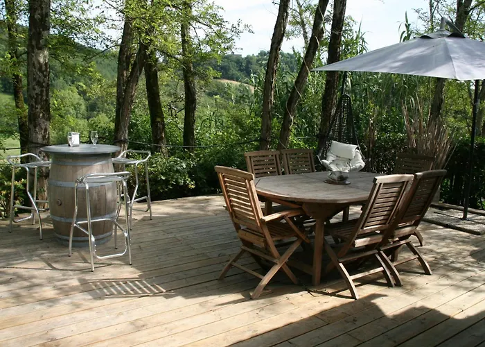 Cocon De Verdure Avec Piscine Lit King-size 2m 住宿加早餐酒店 4*