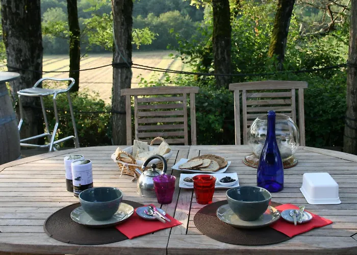 Cocon De Verdure Avec Piscine Lit King-size 2m 4*