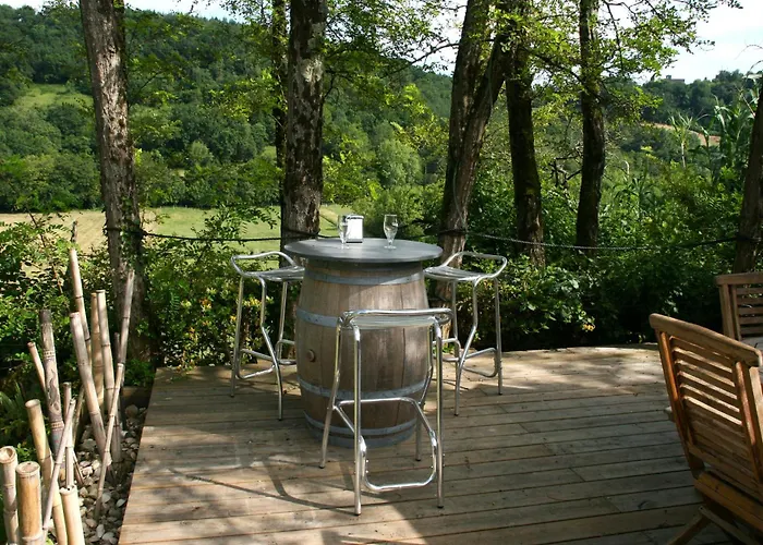 Cocon De Verdure Avec Piscine Lit King-size 2m Lusignan-Petit