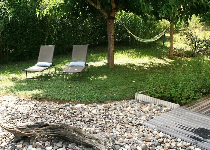 住宿加早餐酒店 Cocon De Verdure Avec Piscine Lit King-size 2m