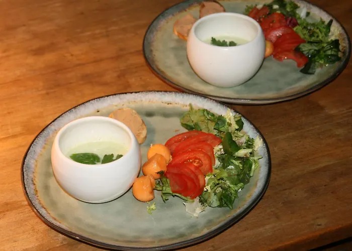 Cocon De Verdure Avec Piscine Lit King-size 2m 住宿加早餐酒店 4*