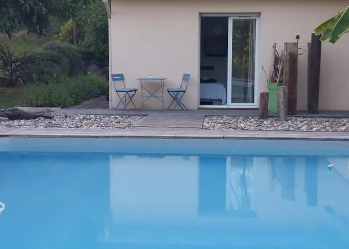 住宿加早餐酒店 Cocon De Verdure Avec Piscine Lit King-size 2m 4*