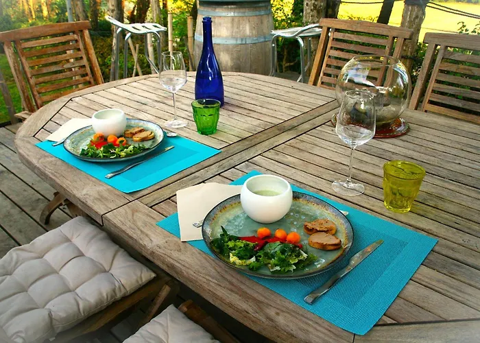 Cocon De Verdure Avec Piscine Lit King-size 2m 住宿加早餐酒店 Lusignan-Petit