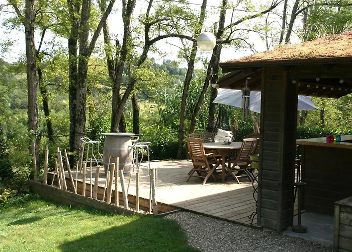 Cocon De Verdure Avec Piscine Lit King-size 2m Lusignan-Petit