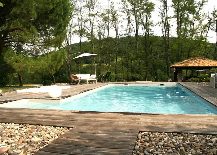 Cocon De Verdure Avec Piscine Lit King-size 2m 住宿加早餐酒店 4*