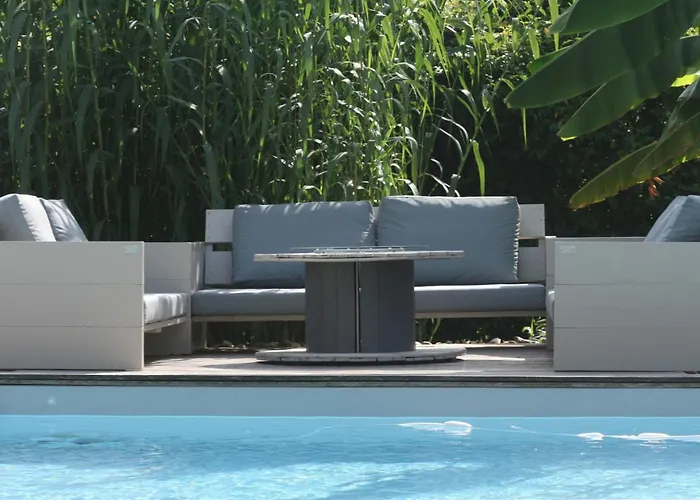 住宿加早餐酒店 Cocon De Verdure Avec Piscine Lit King-size 2m 4*