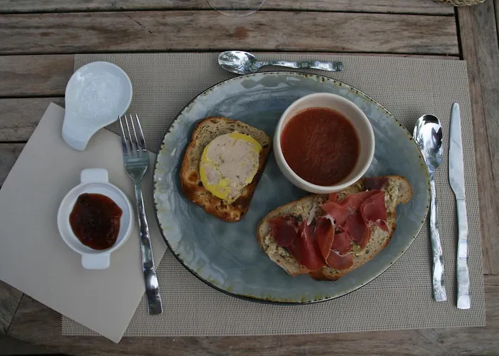 Cocon De Verdure Avec Piscine Lit King-size 2m 4*