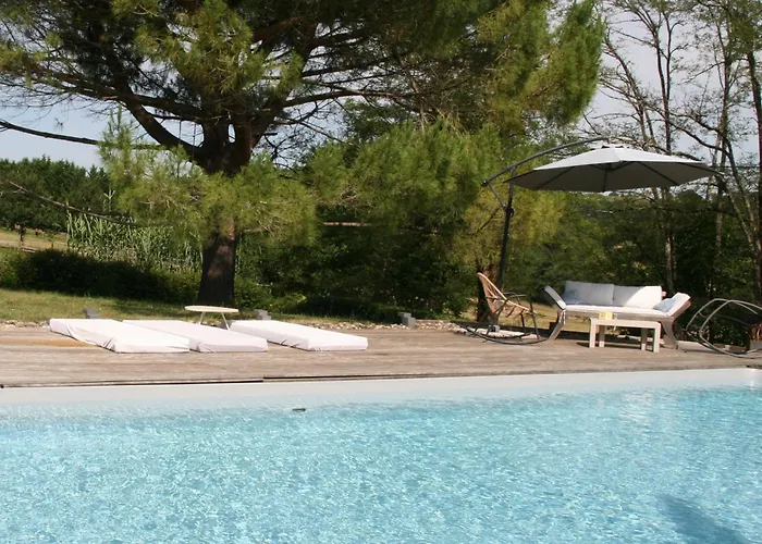 Cocon De Verdure Avec Piscine Lit King-size 2m 4* Lusignan-Petit