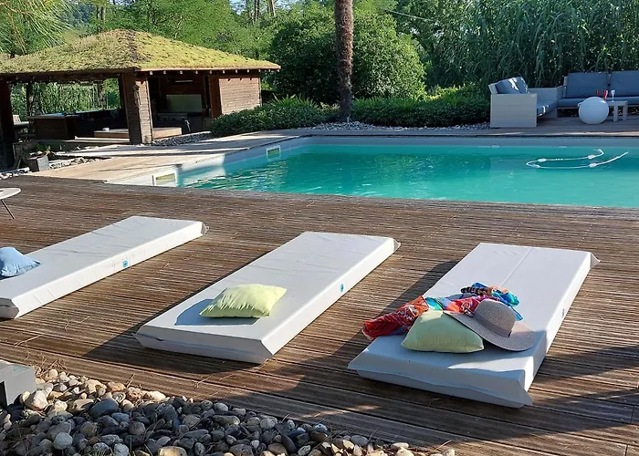 Cocon De Verdure Avec Piscine Lit King-size 2m 住宿加早餐酒店 Lusignan-Petit