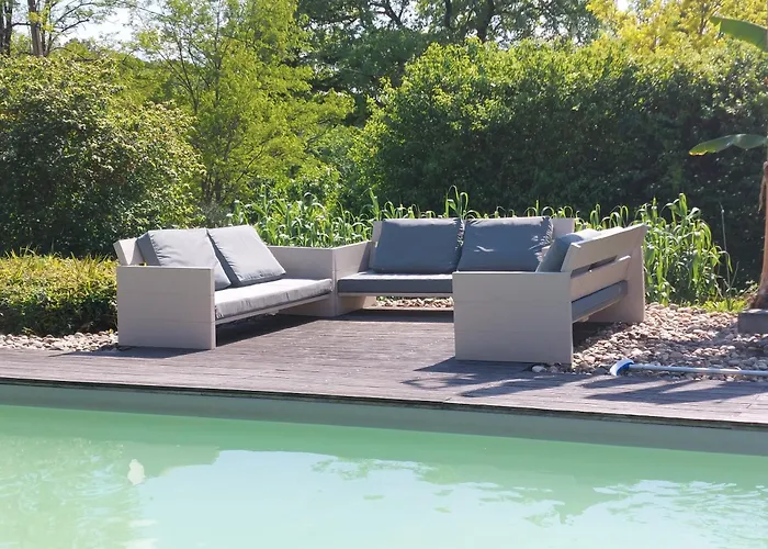 Cocon De Verdure Avec Piscine Lit King-size 2m 4* Lusignan-Petit