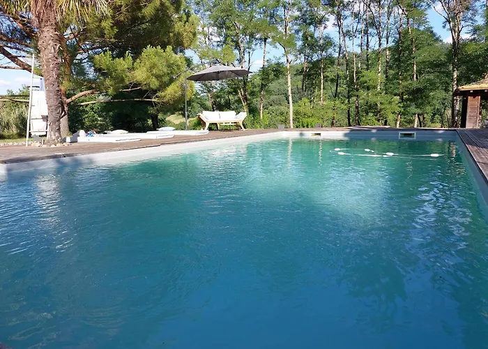 Cocon De Verdure Avec Piscine Lit King-size 2m 住宿加早餐酒店 4*