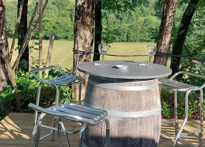 Cocon De Verdure Avec Piscine Lit King-size 2m Lusignan-Petit