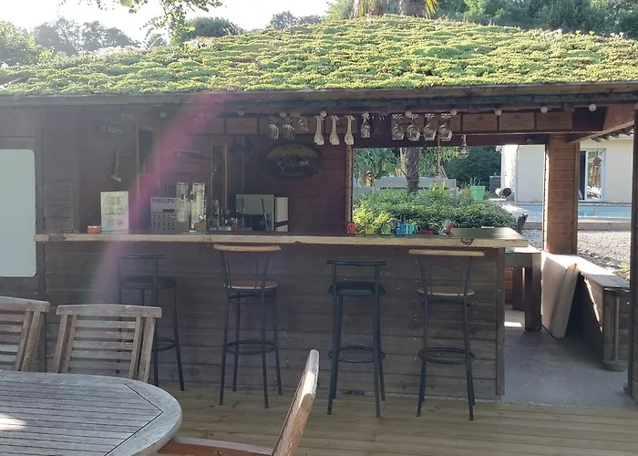 住宿加早餐酒店 Cocon De Verdure Avec Piscine Lit King-size 2m