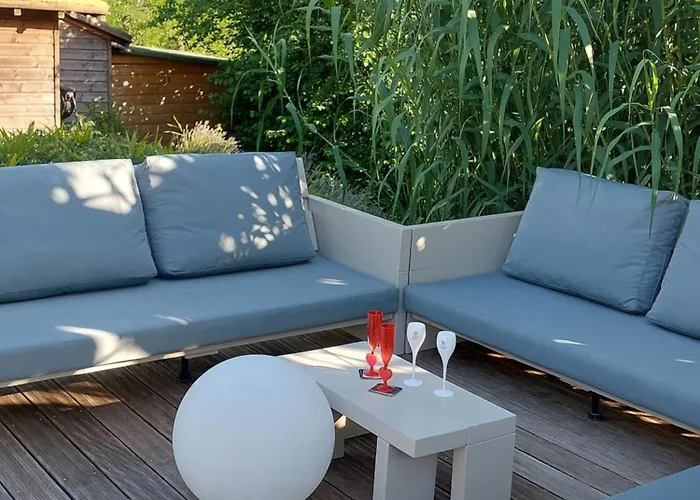 Cocon De Verdure Avec Piscine Lit King-size 2m 住宿加早餐酒店 Lusignan-Petit