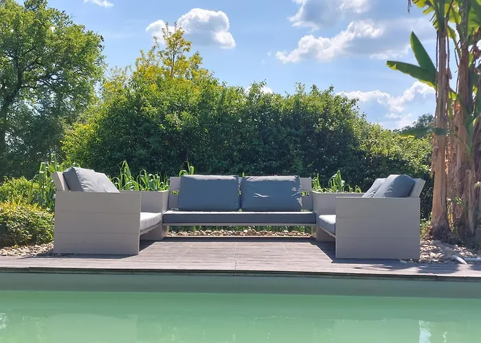 Cocon De Verdure Avec Piscine Lit King-size 2m 4* Lusignan-Petit