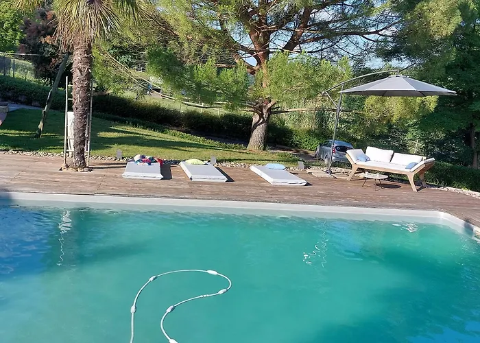 Cocon De Verdure Avec Piscine Lit King-size 2m 住宿加早餐酒店 Lusignan-Petit