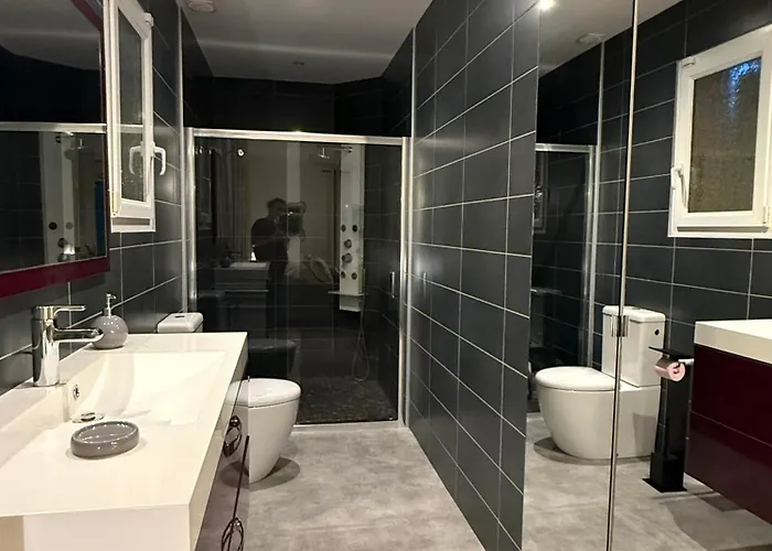 Cocon De Verdure Avec Piscine Lit King-size 2m 住宿加早餐酒店